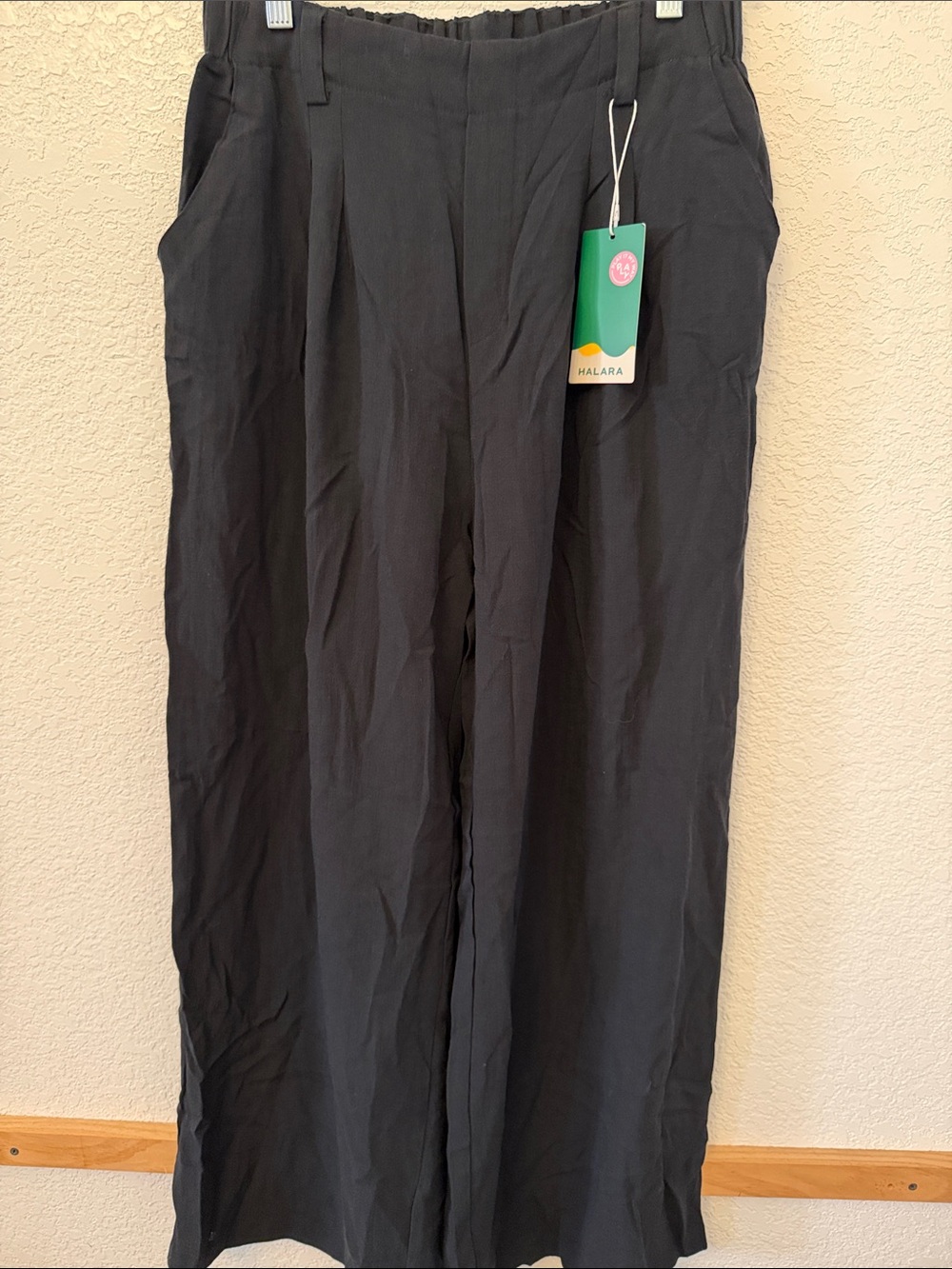 HALARA Black Pleated Wide-Leg Trousers